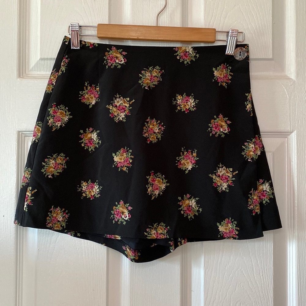 VTG 90’s Necessary Objects Dark Floral Skort Shorts Skirt - Picture 4 of 10